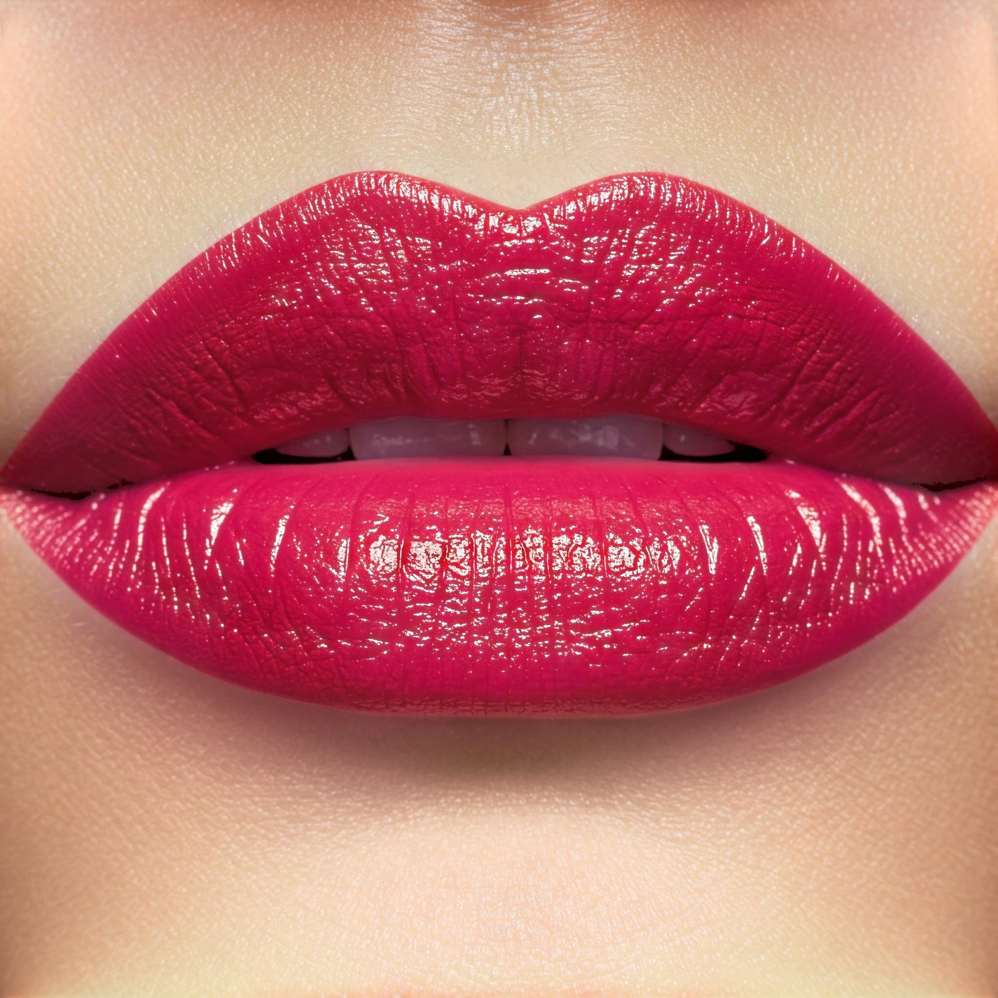 Hello Biscuit Beauty Mamma Tried red crème lipstick with a glossy finish on full lips.